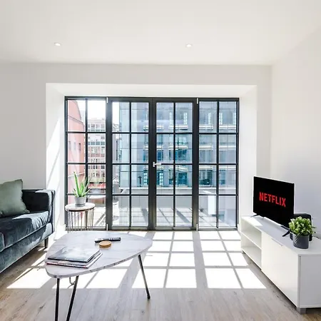 Hilltop Serviced Apartments - Piccadilly Manchester Exterior photo