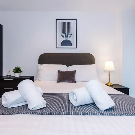Hilltop Serviced Apartments - Piccadilly Manchester Exterior photo