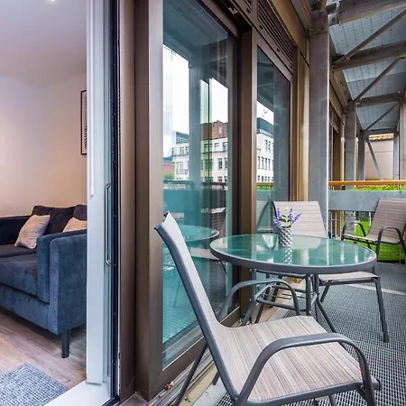 Hilltop Serviced Apartments - Piccadilly Manchester Exterior photo