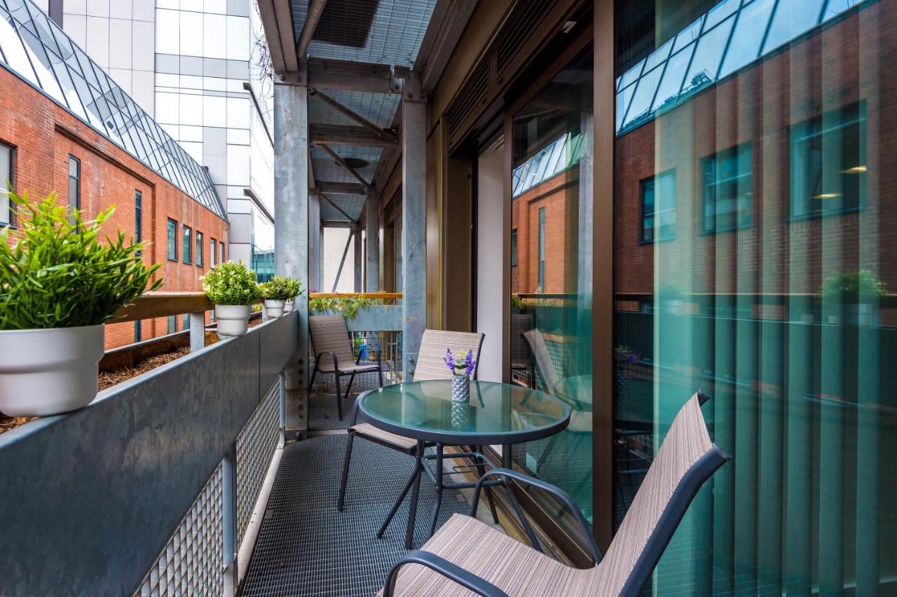 Hilltop Serviced - Piccadilly Apartment