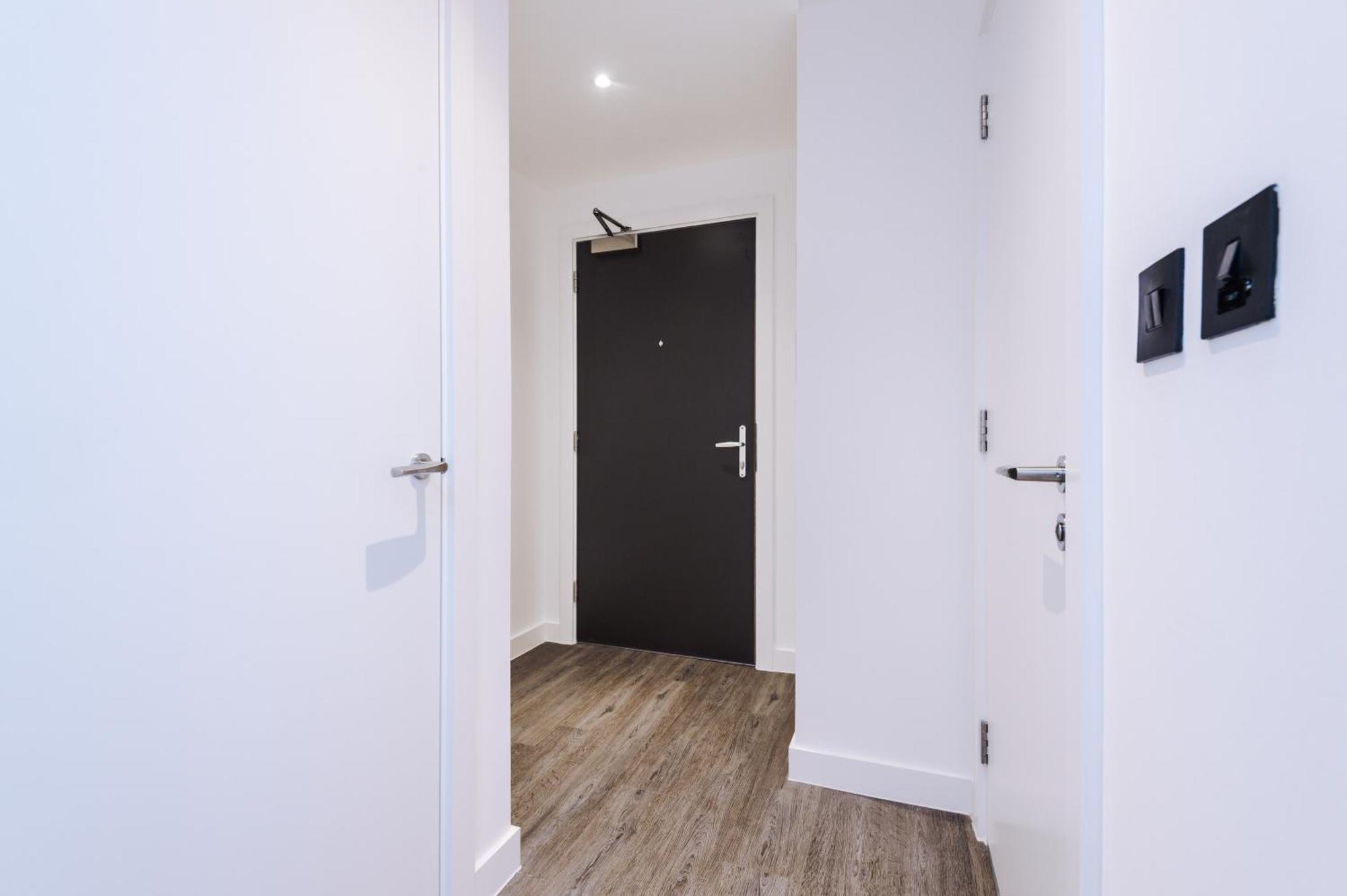 Hilltop Serviced - Piccadilly Apartment *