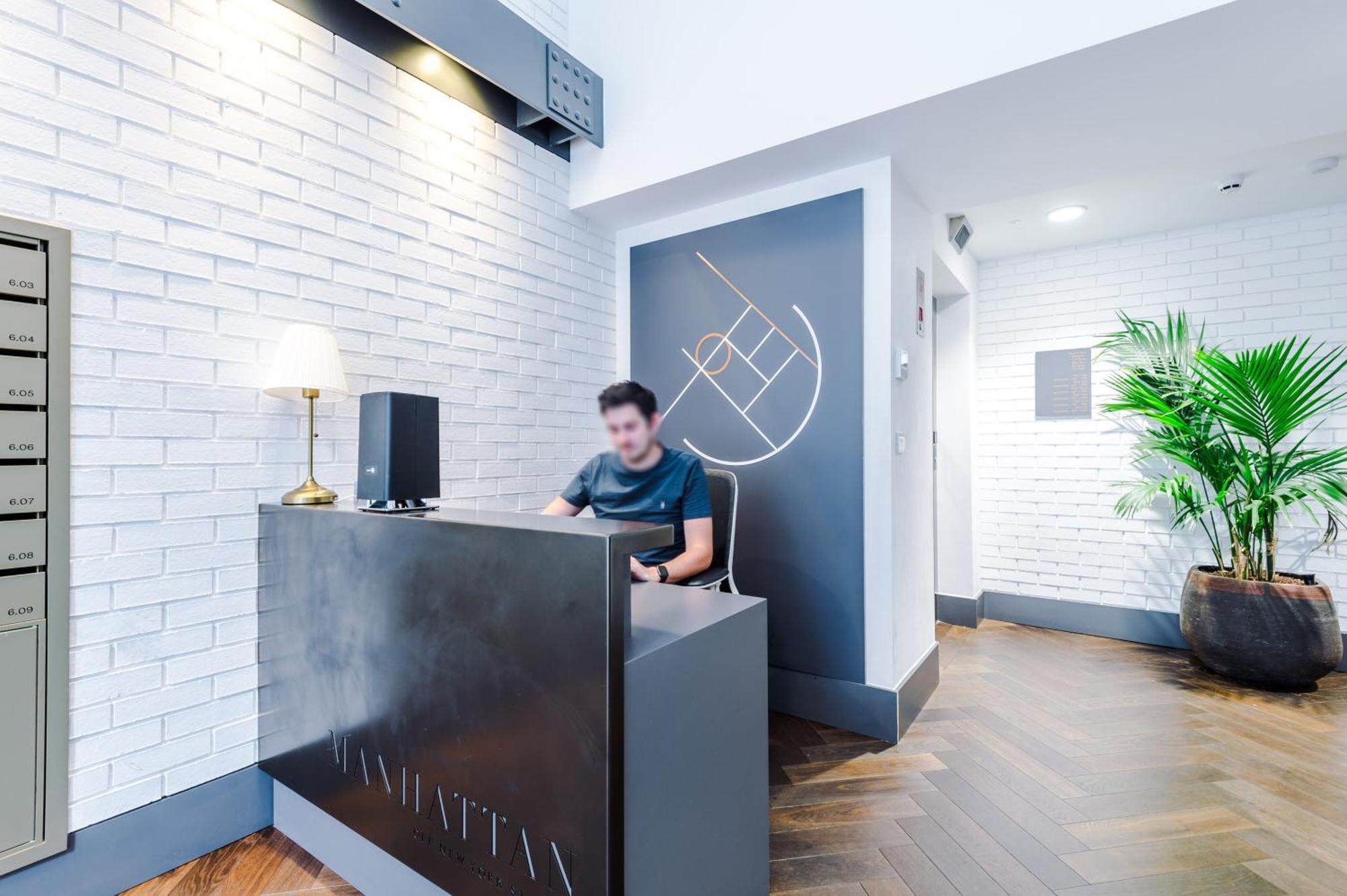 Hilltop Serviced - Piccadilly Apartment