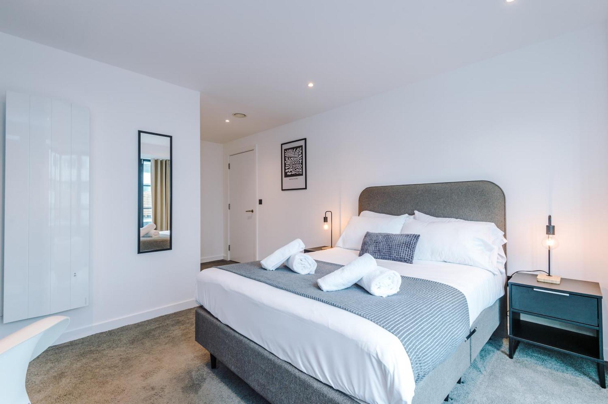 Hilltop Serviced - Piccadilly Apartment *