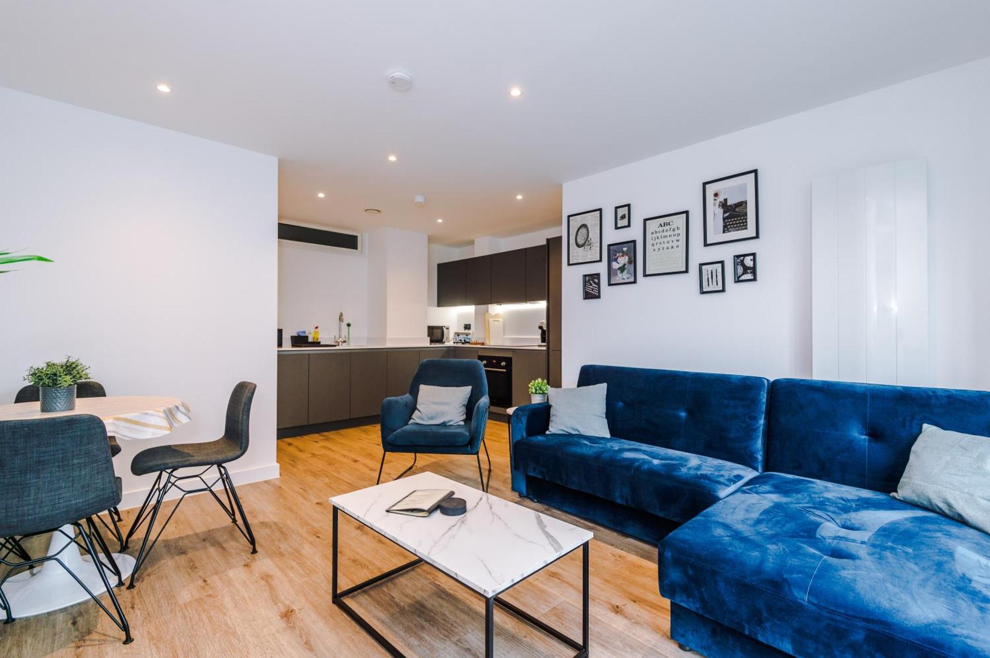 Hilltop Serviced - Piccadilly Apartment
