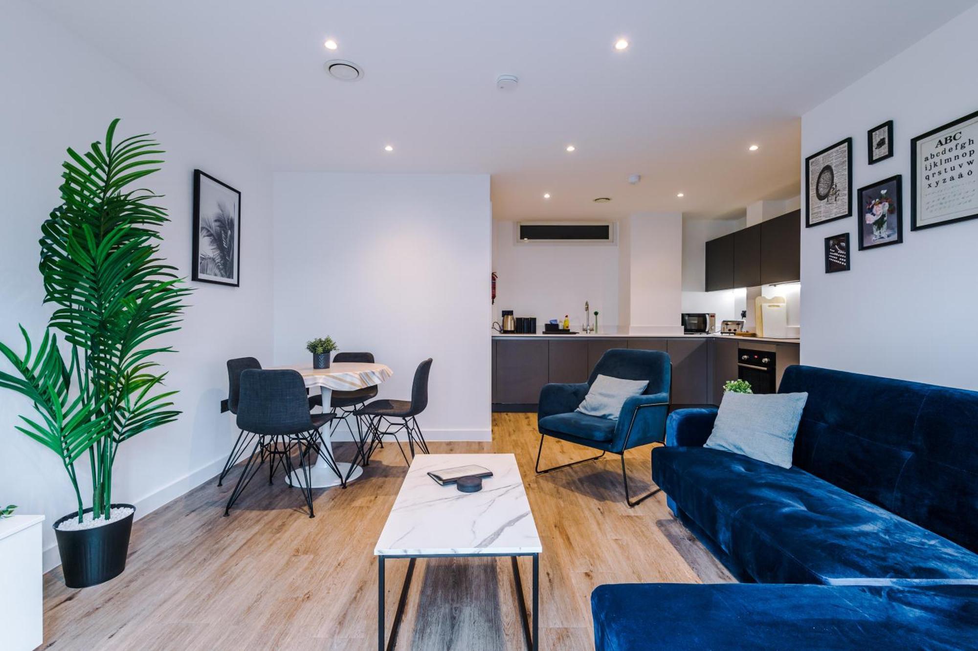 Hilltop Serviced - Piccadilly Apartment *